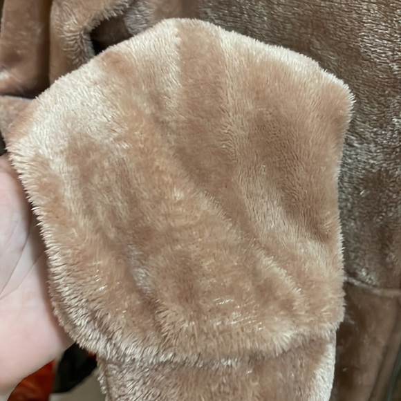 Fluffy Jacket || Brand: Active Usa || Size Small || Color: Pink (USED) - Picture 2 of 4